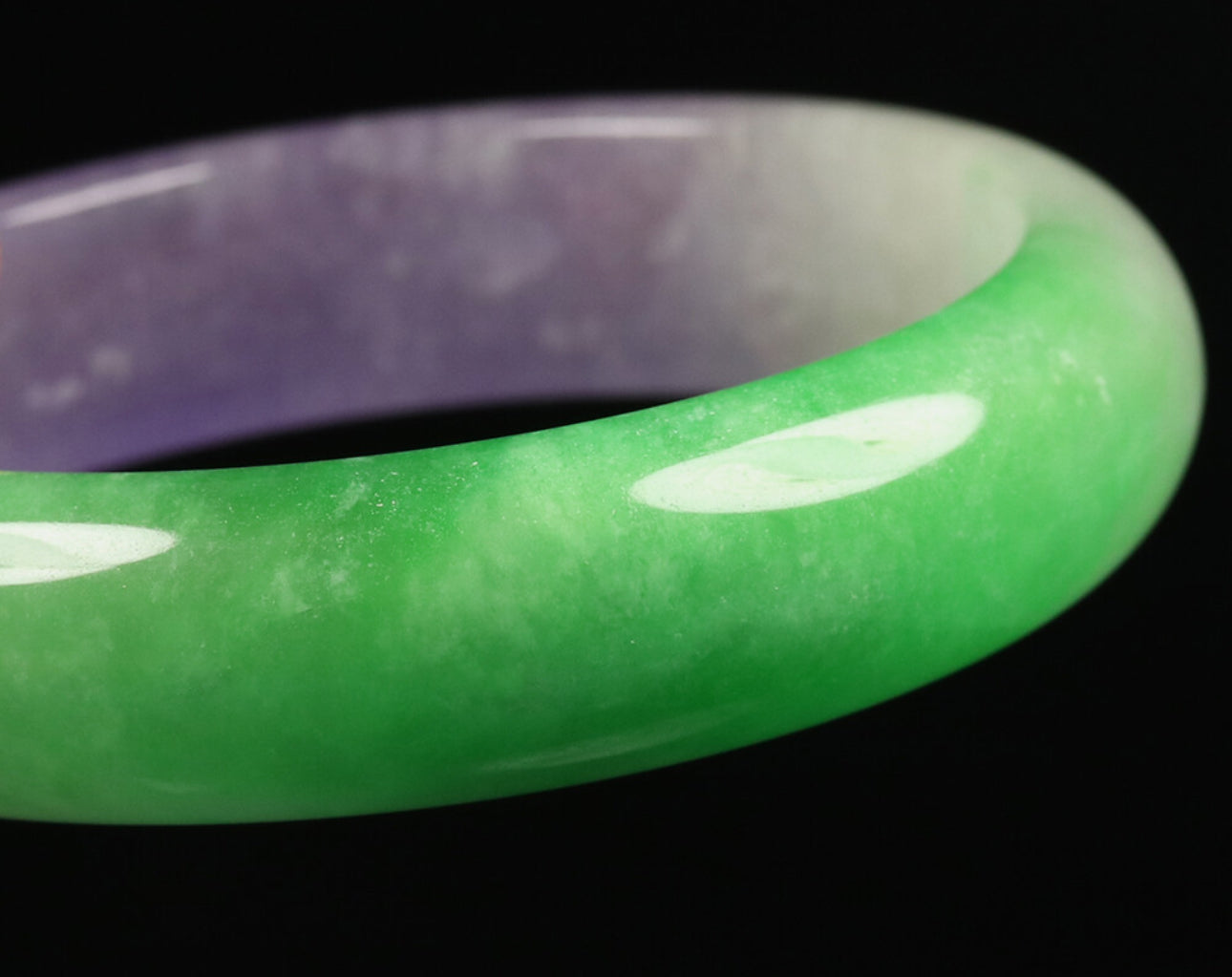 VINTAGE Medium Jadeite Green/Lavender Jade Bangle Size 59 MM G268 - JazzyJewelbyAmina
