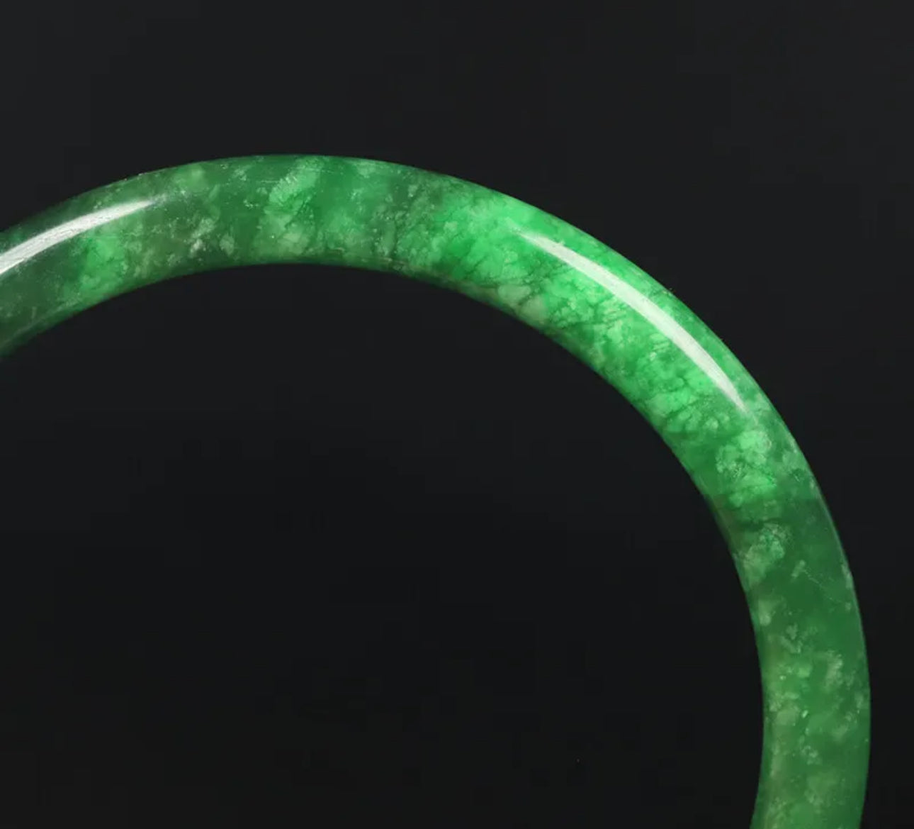 VINTAGE Small Jadeite Green Jade Bangle Size 59mm Round Princess Thin Cut Emerald Green! Y983 - JazzyJewelbyAmina