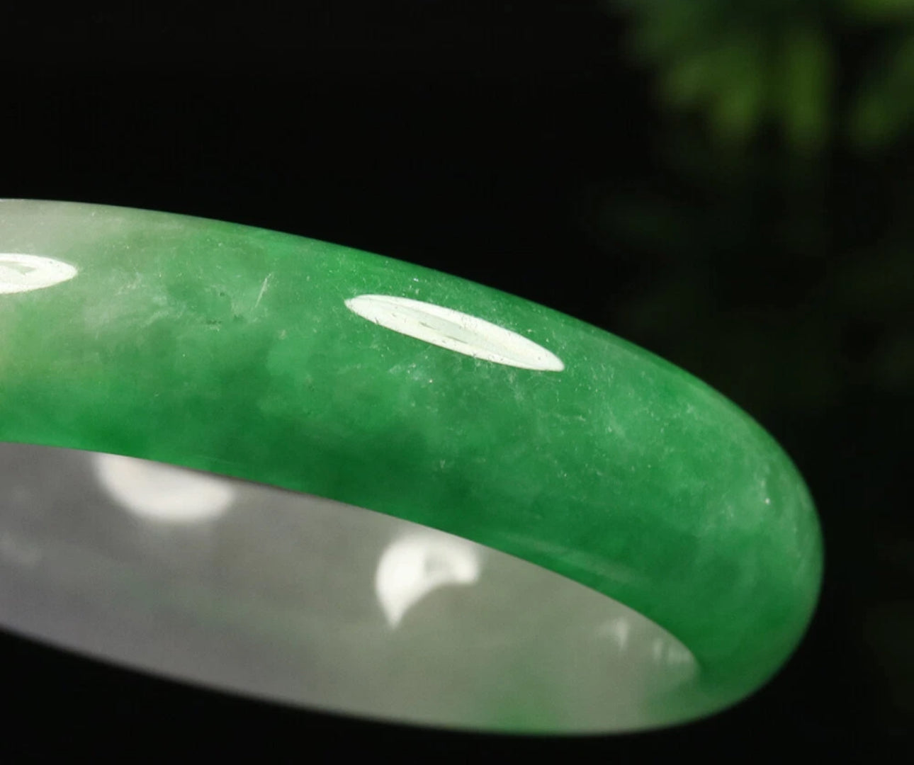VINTAGE Small Jadeite Green/Lavender Jade Bangle Size 56 MM White Lavender ICY Jade! G665 - JazzyJewelbyAmina