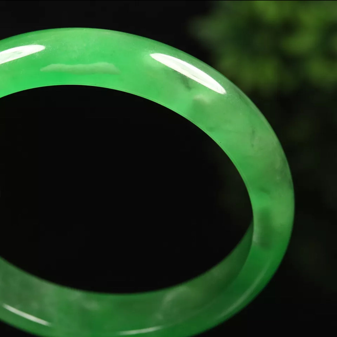 VINTAGE Medium Jadeite Green Jade Bangle Size 58mm Emerald Green Jade Shade M425 - JazzyJewelbyAmina