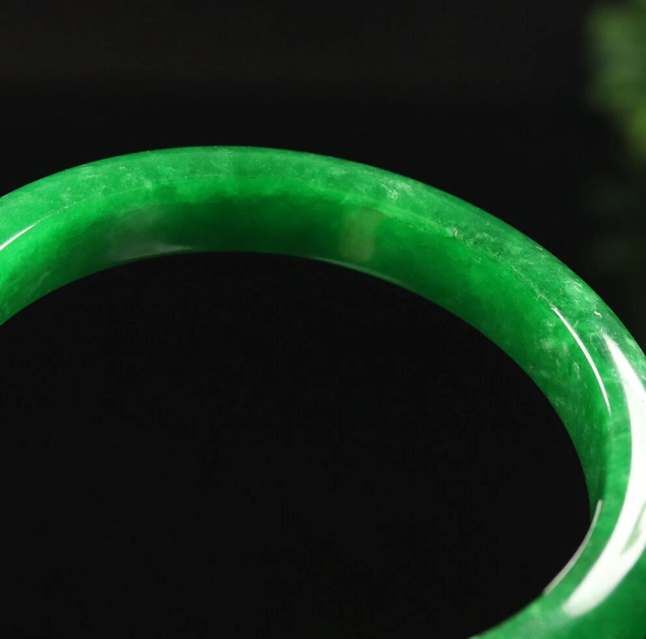 VINTAGE Medium Jadeite Green Jade Bangle Size 57MM S689