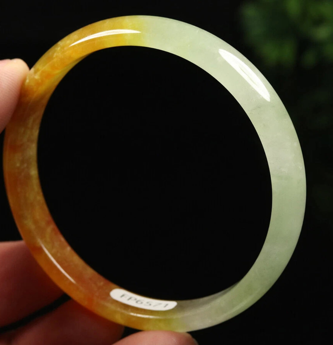 VINTAGE Small Jadeite Brown/Green Jade Bangle Size 56 mm U195