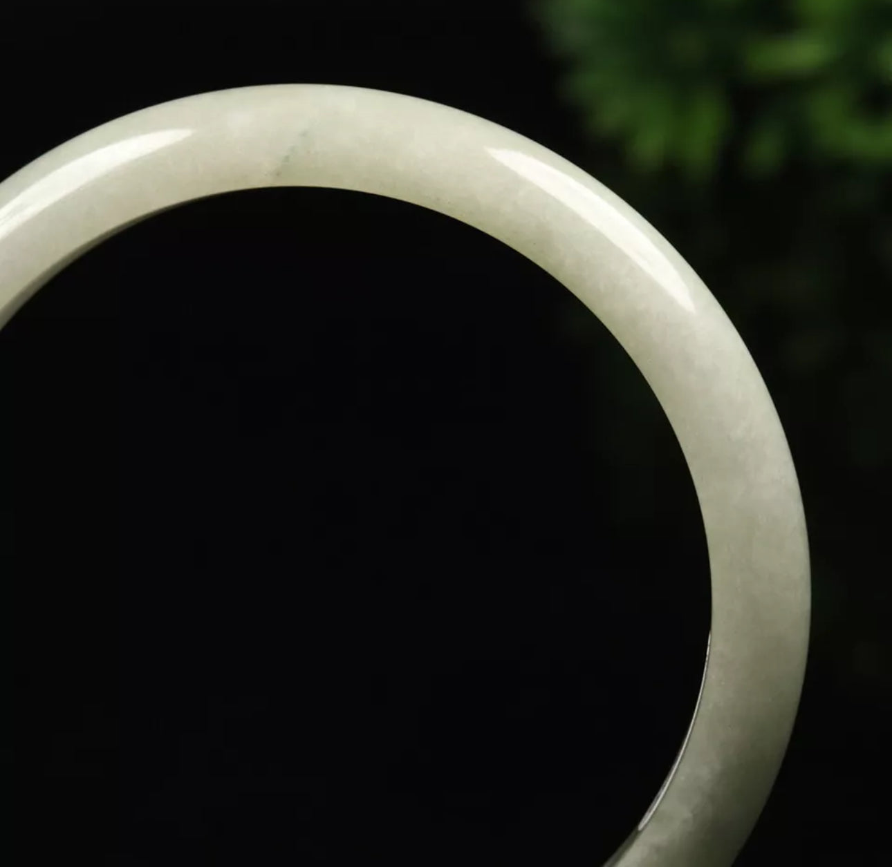 VINTAGE Medium Jadeite Green/White Jade Bangle Size 58mm N305 - JazzyJewelbyAmina