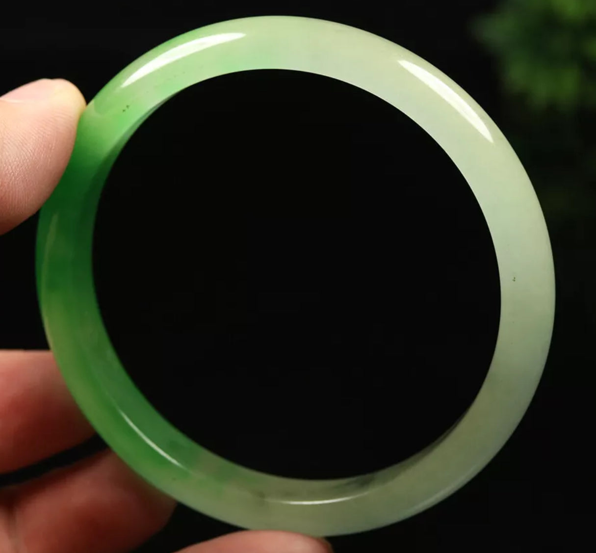 VINTAGE Large Jadeite Green Jade Bangle Size 63mm Round Princess Thin Cut J393 - JazzyJewelbyAmina