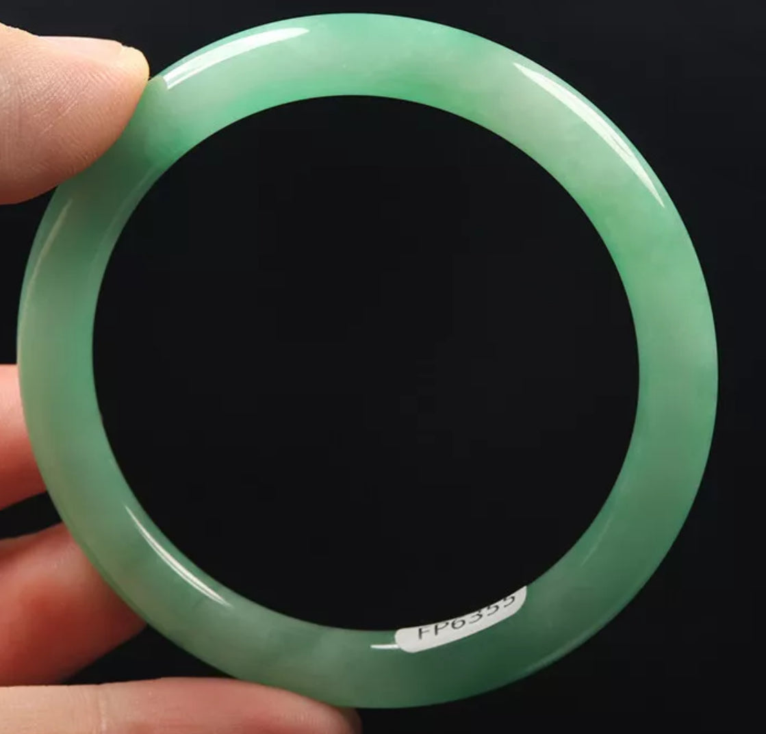 VINTAGE Medium Jadeite Green Jade Bangle Size 57mm S355 - JazzyJewelbyAmina