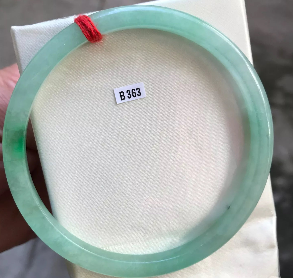 VINTAGE XXL Jadeite Green Jade Bangle Size 74.5 mm D363 - JazzyJewelbyAmina