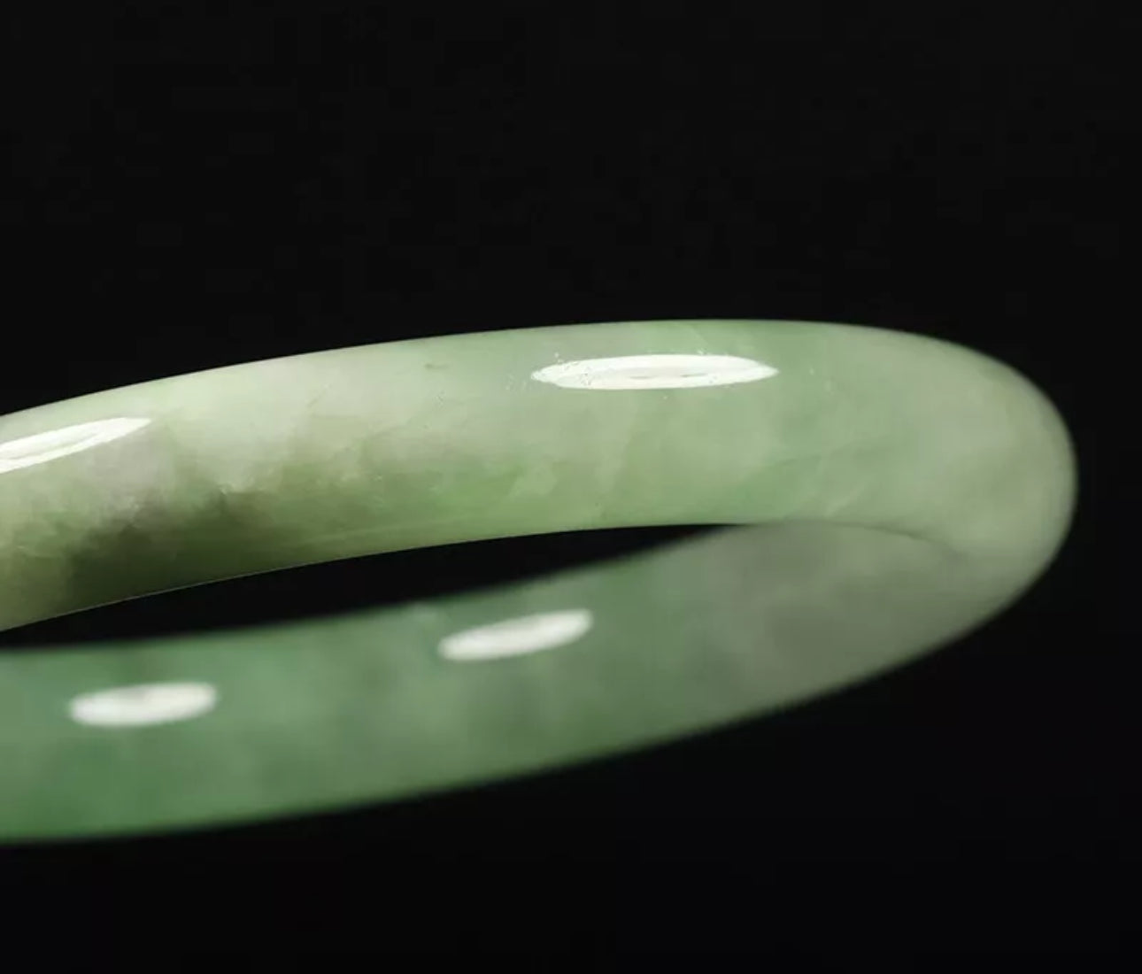 VINTAGE Medium Icy Jadeite Green Jade Bangle Size 58mm Round Princess Cut O543 - JazzyJewelbyAmina