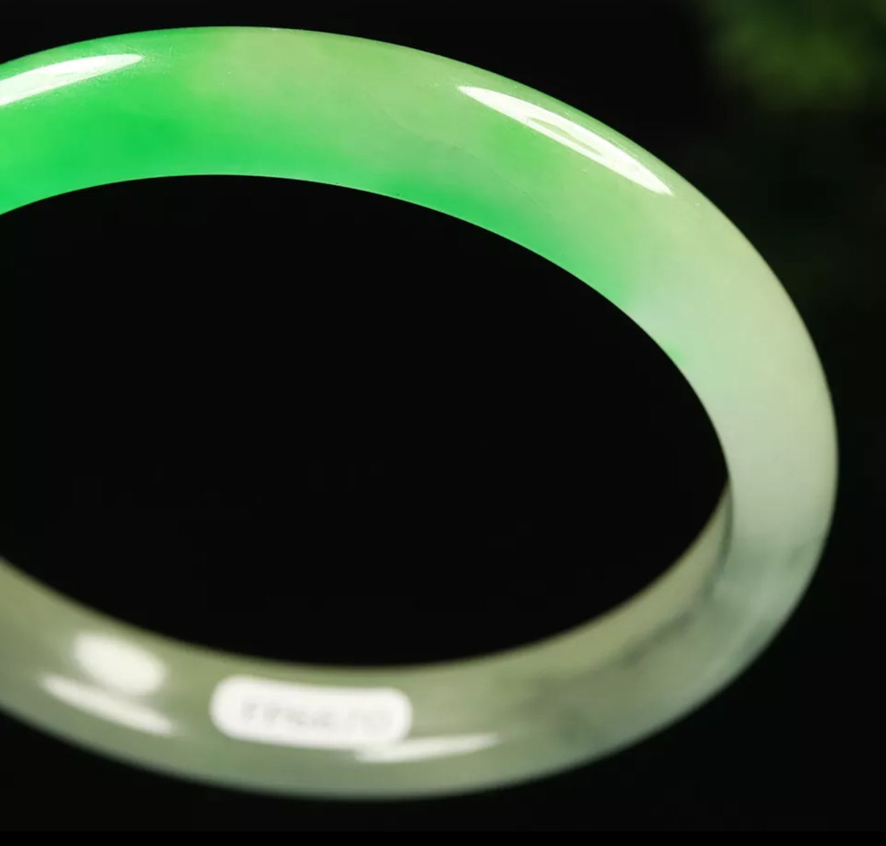 VINTAGE Large Jadeite Green Jade Bangle Size 63mm Round Princess Thin Cut J393 - JazzyJewelbyAmina