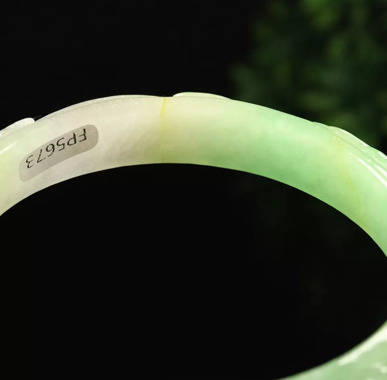 VINTAGE XL Jadeite Green/Brown Jade Bangle Handcarved Ruyi Bat Size 64mm J399 - JazzyJewelbyAmina