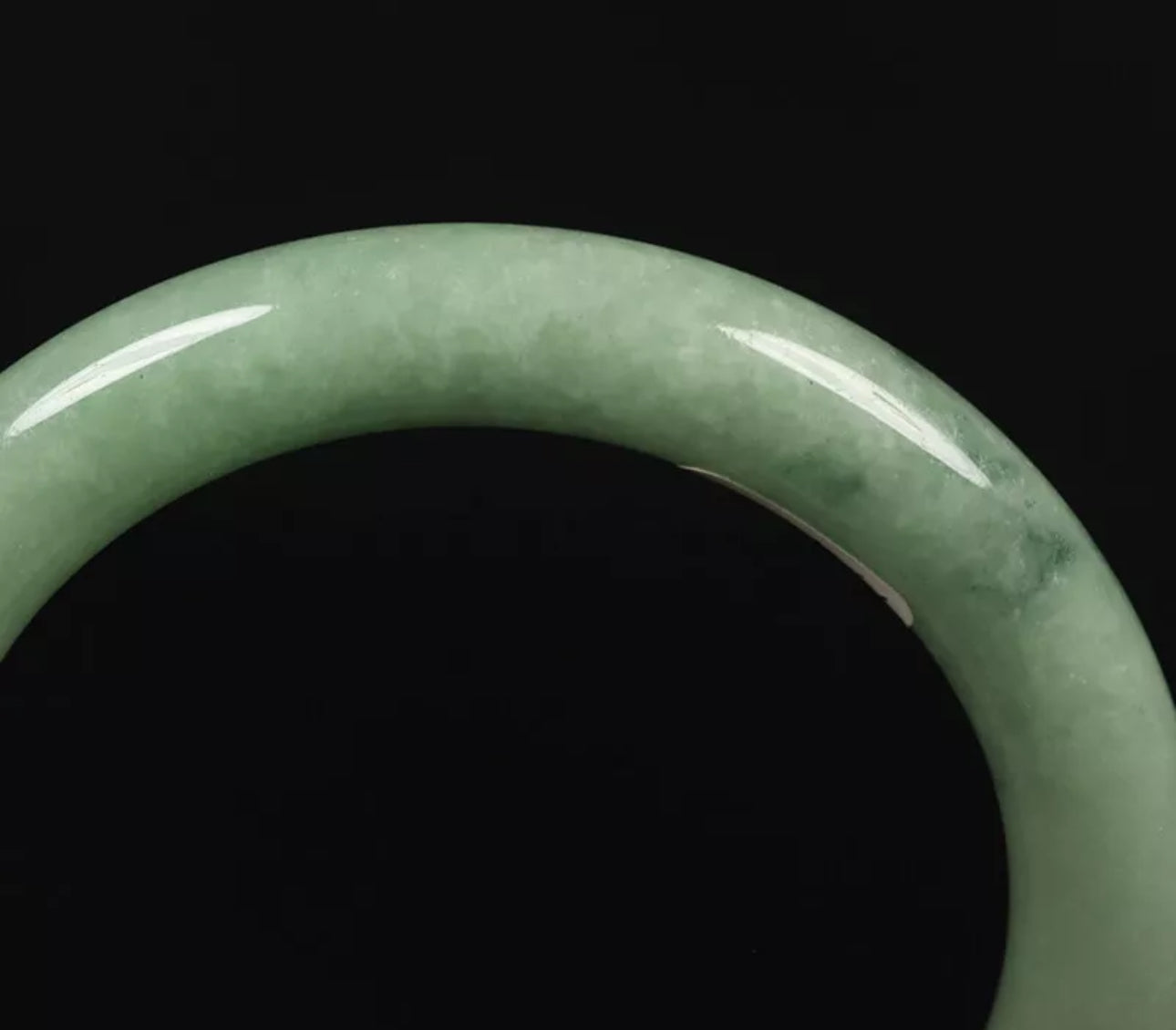 VINTAGE Small Jadeite Green Jade Bangle Size 56mm Round Princess Cut O907 - JazzyJewelbyAmina