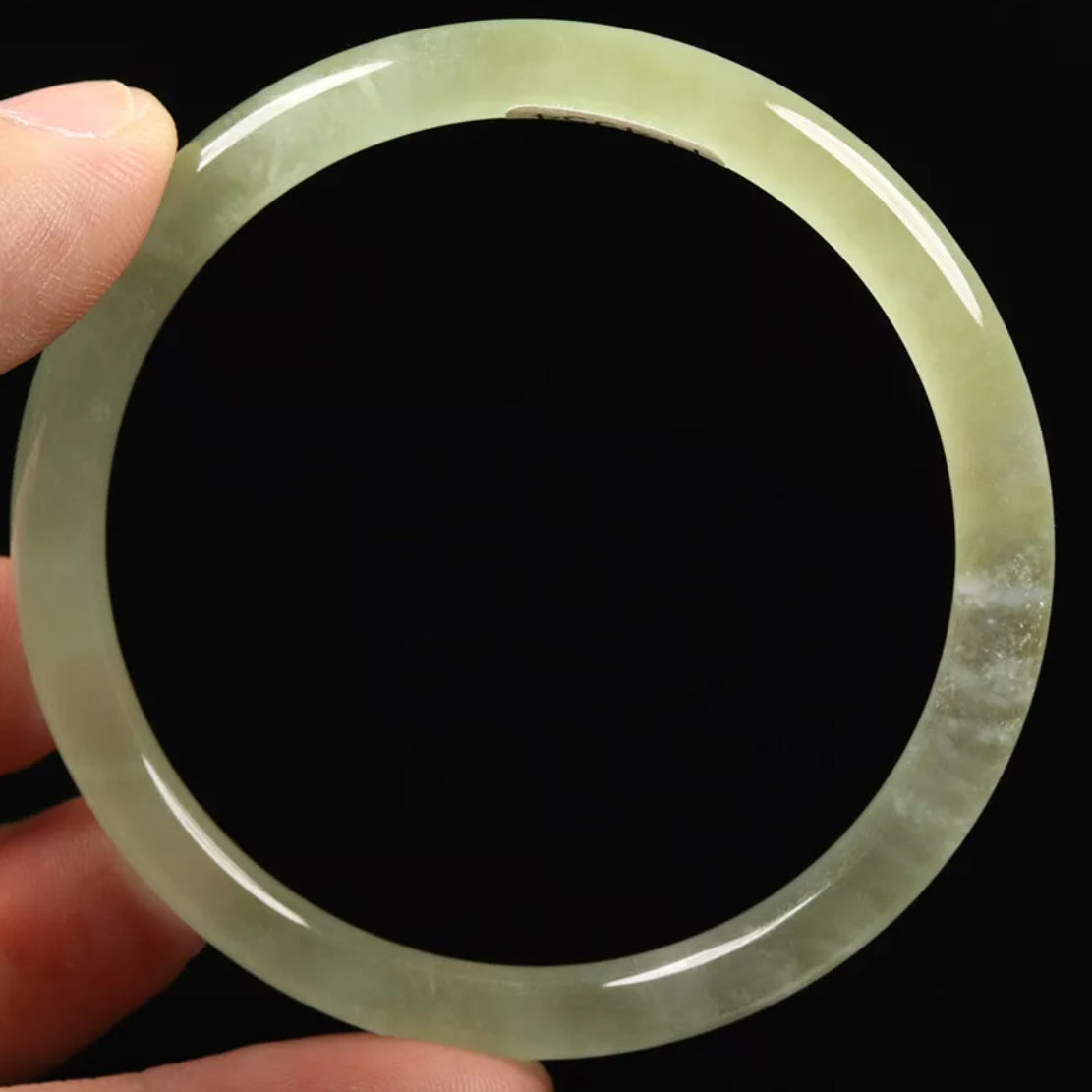 VINTAGE Medium Jadeite ICY Green Jade bangle Size 57 mm Round Princess Cut U954