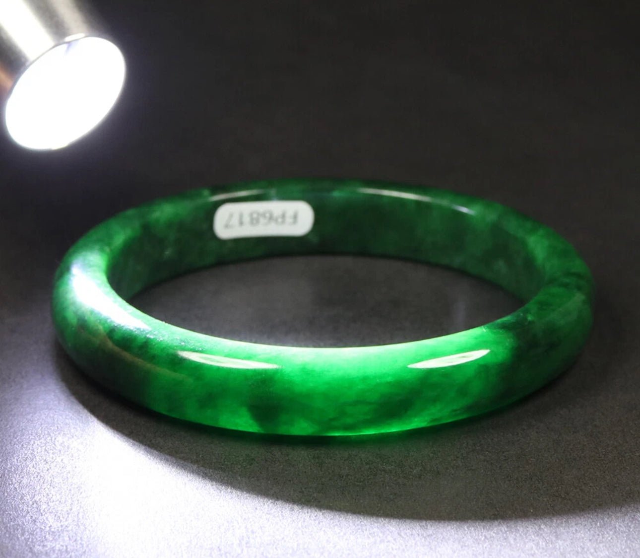 VINTAGE Medium Jadeite Green Hade Bangle size 58mm Y687