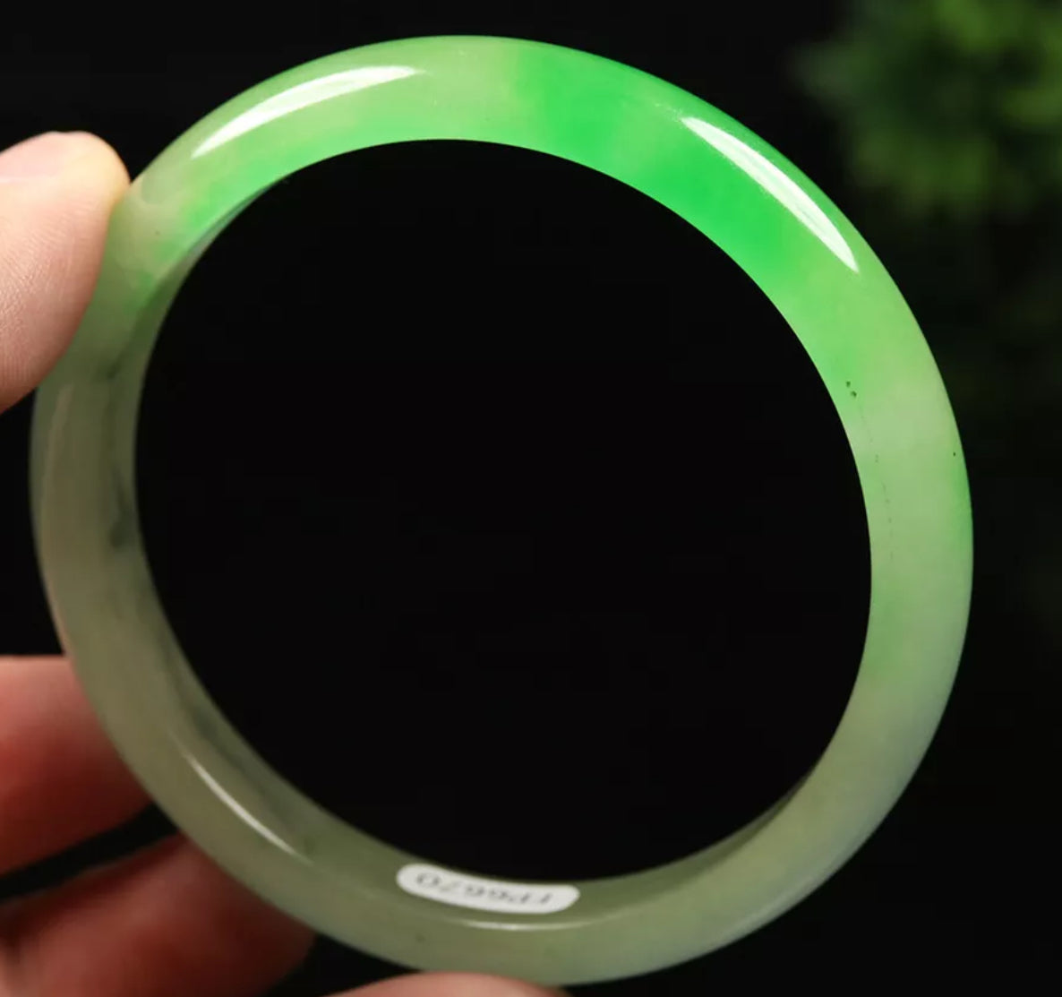 VINTAGE Large Jadeite Green Jade Bangle Size 63mm Round Princess Thin Cut J393 - JazzyJewelbyAmina