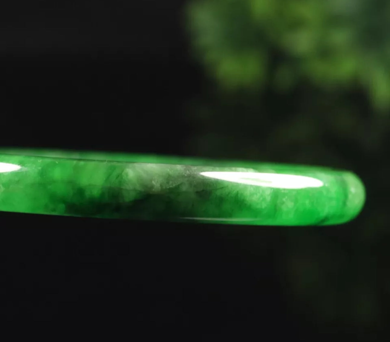 VINTAGE Medium Jadeite Emerald Green Jade Bangle w/ Bits of Black Jade - Round Princess Cut Size 57mm M115 - JazzyJewelbyAmina