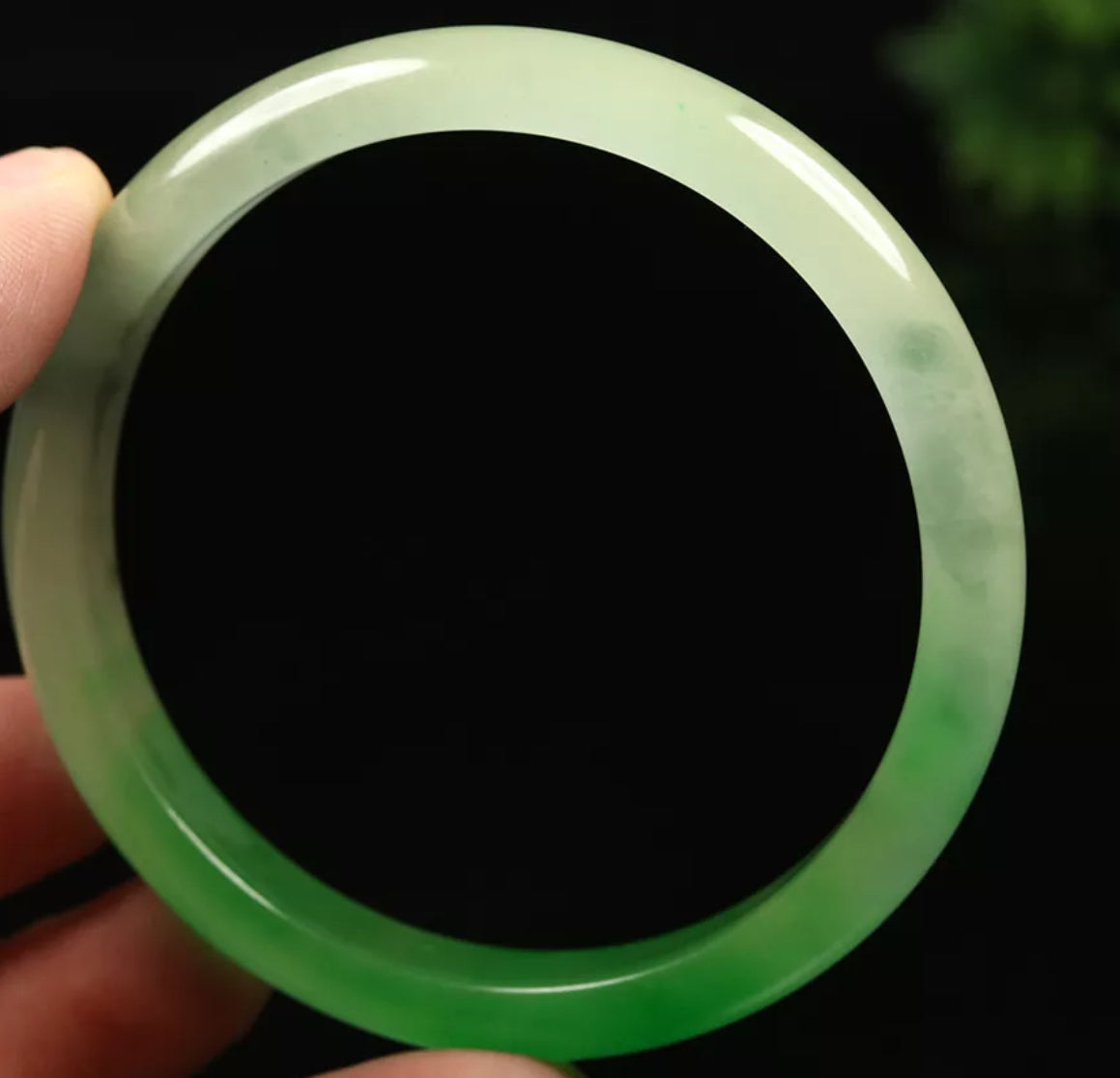 VINTAGE Large Jadeite Green Jade Bangle Size 63mm Round Princess Thin Cut J393 - JazzyJewelbyAmina