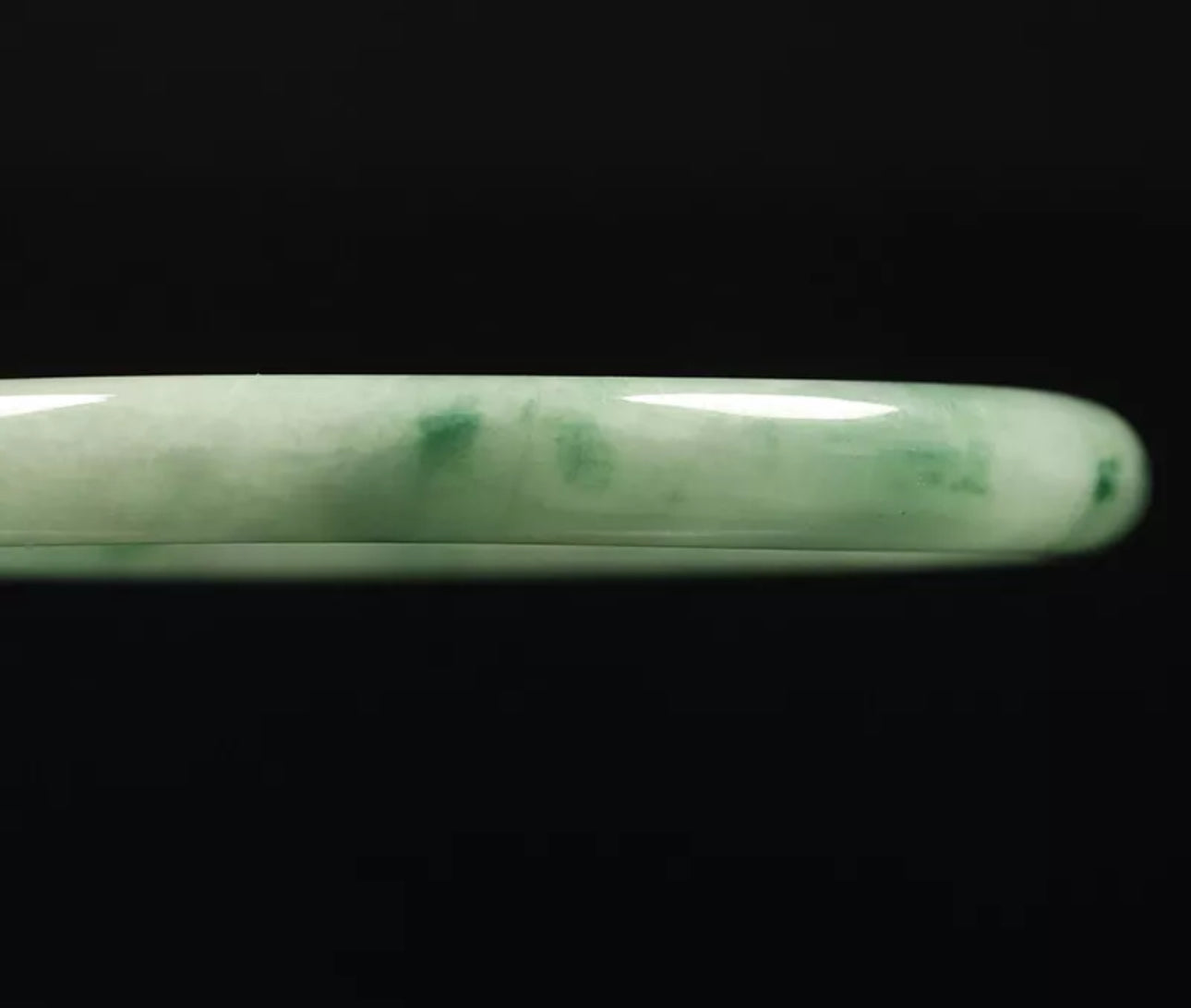 VINTAGE Medium Jadeite Green/White Jade Bangle Size 59mm Round Princess Cut Size 59mm G123 - JazzyJewelbyAmina