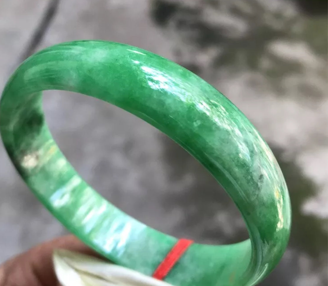VINTAGE Large Jadeite Green Jade Bangle Size 62mm Emerald Green A464 - JazzyJewelbyAmina