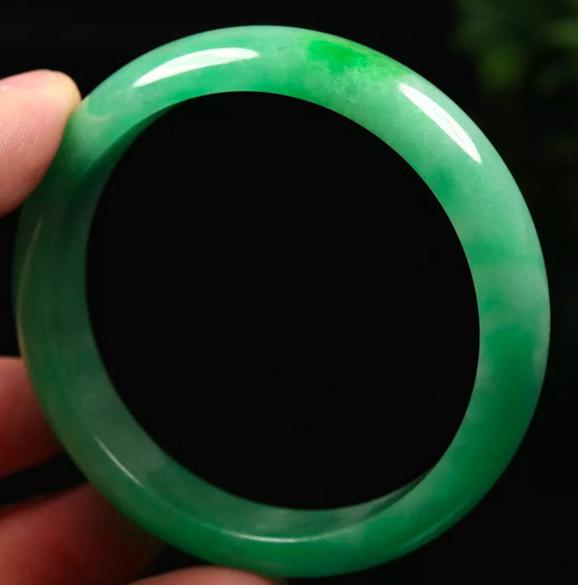 VINTAGE Large Jadeite Green Jade Bangle Size 60mm Beautiful Pop Green D625 - JazzyJewelbyAmina