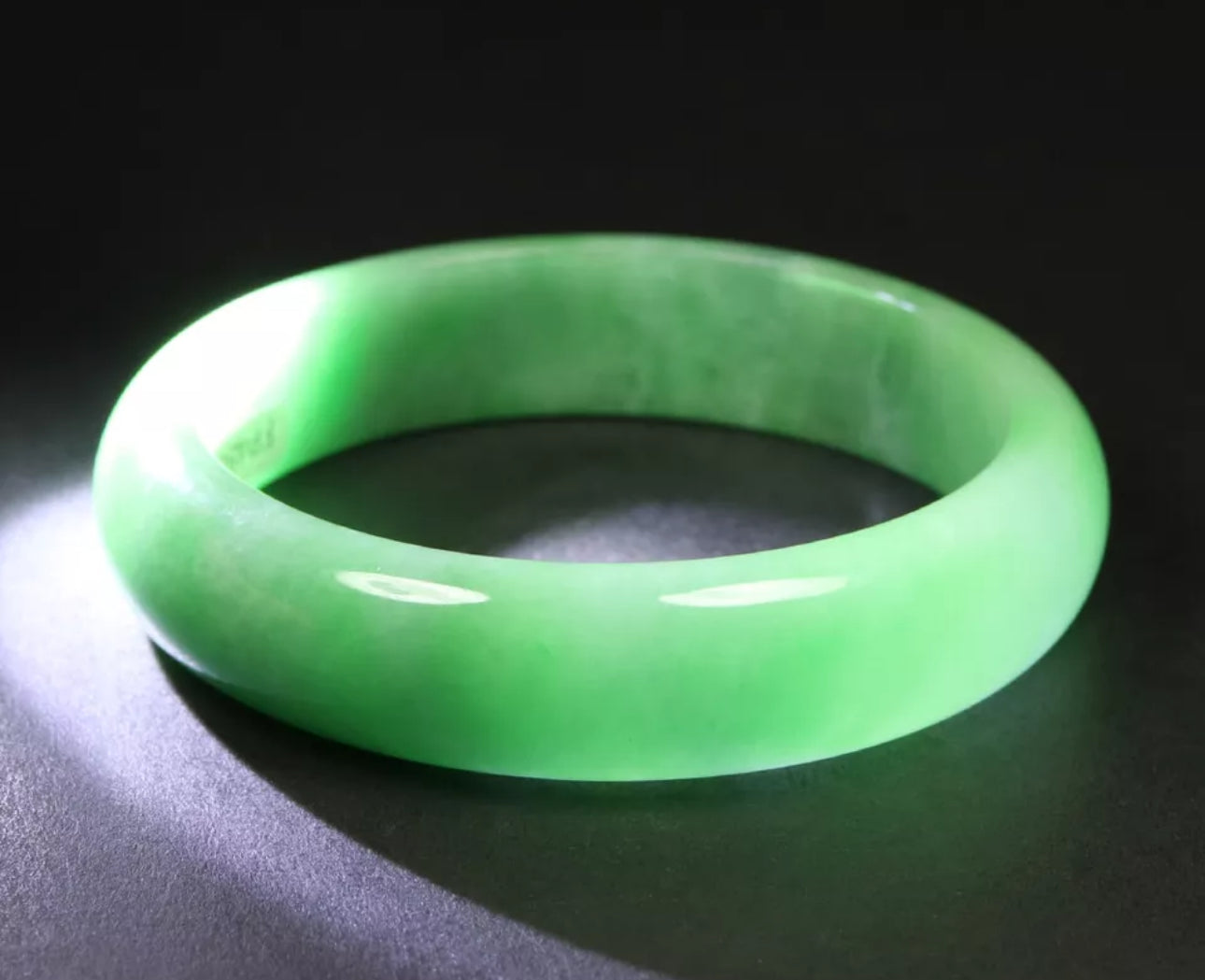 VINTAGE Large Jadeite Green Jade Bangle Size 60mm Solid Apple Green Jade J791 - JazzyJewelbyAmina