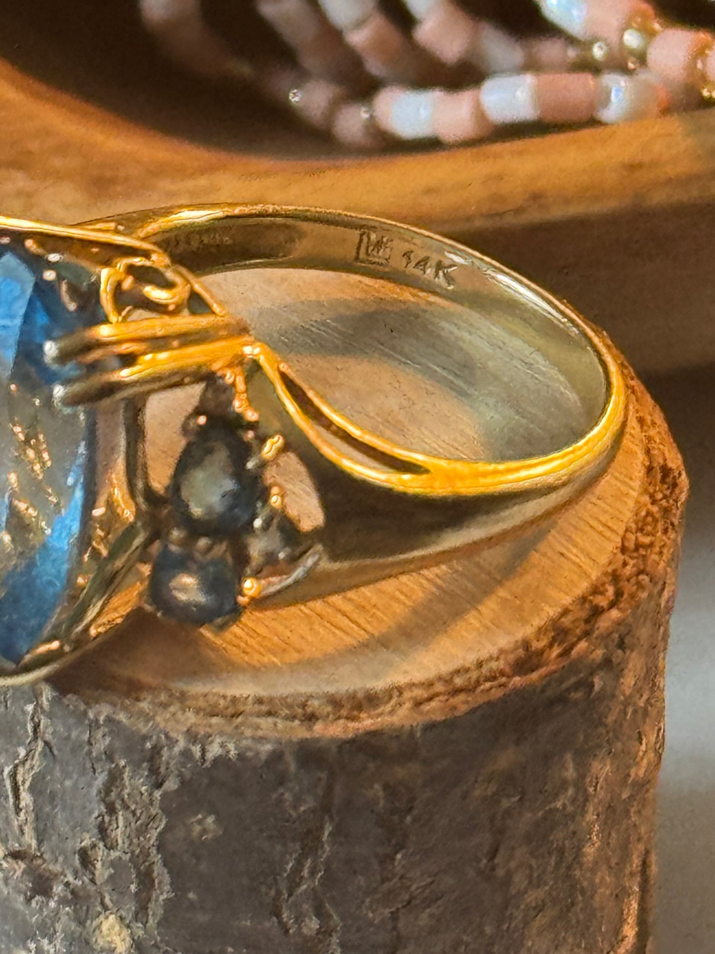 VINTAGE 14K Yellow Gold Blue Topaz Multi-Stone Ring Size 7 - JazzyJewelbyAmina