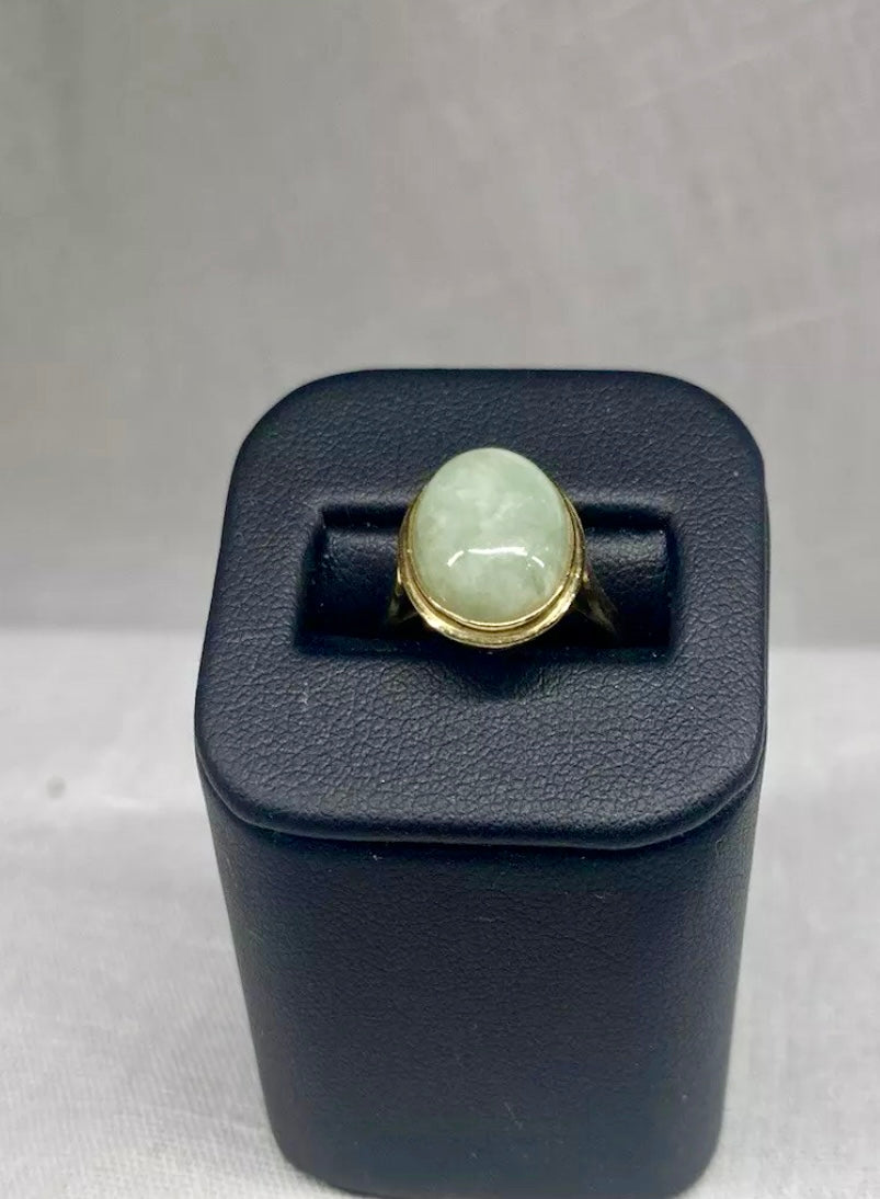 VINTAGE Jade 14K Solid Gold Oval Cabochon Ring Size 5 - JazzyJewelbyAmina