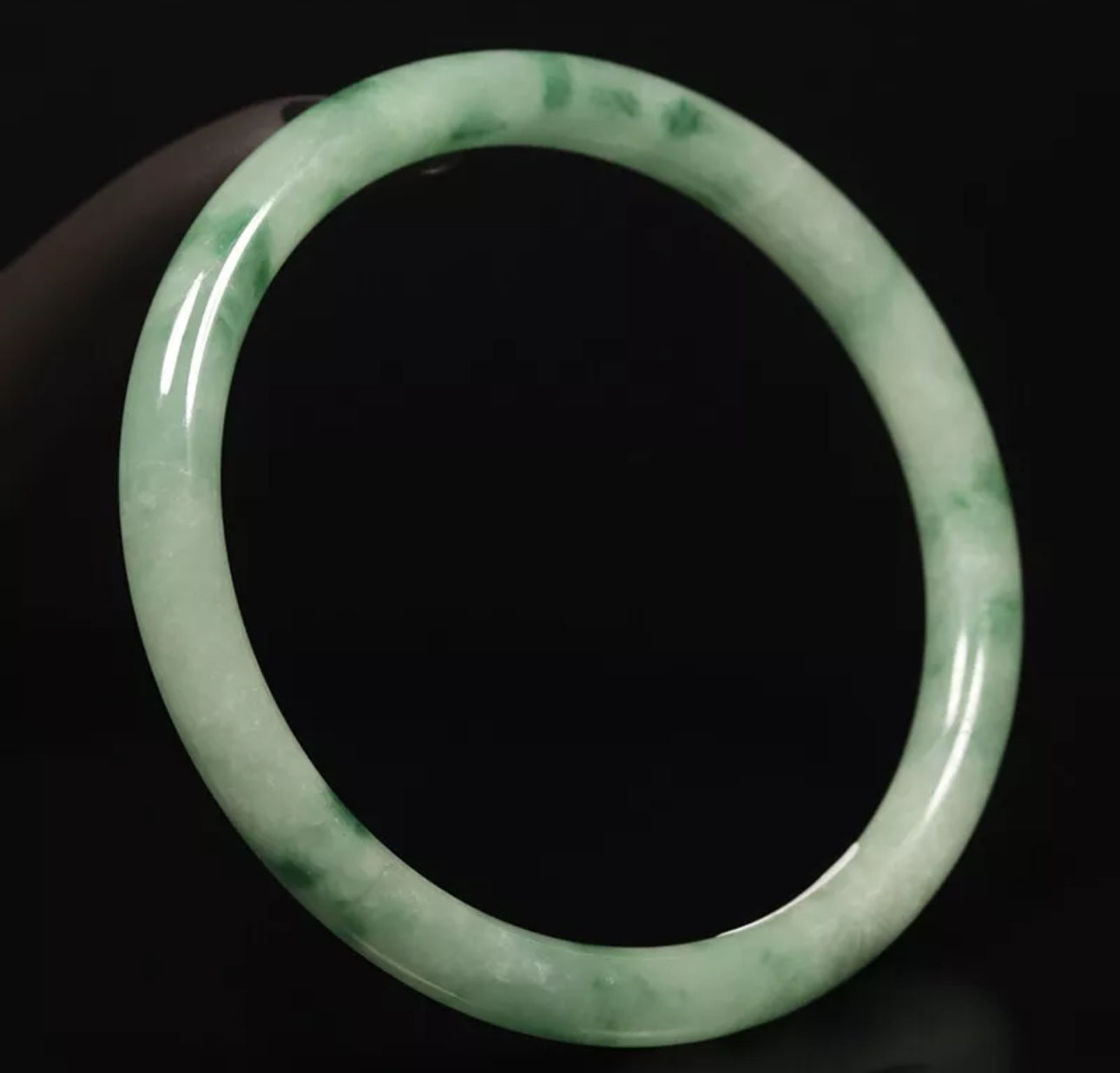 VINTAGE Medium Jadeite Green/White Jade Bangle Size 59mm Round Princess Cut Size 59mm G123 - JazzyJewelbyAmina