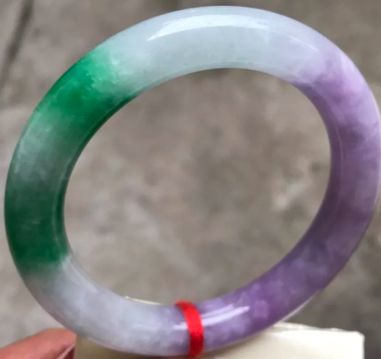 VINTAGE Large Jadeite Green/Lavender/White Jade Bangle Size 60mm Round Princess Cut D992 - JazzyJewelbyAmina