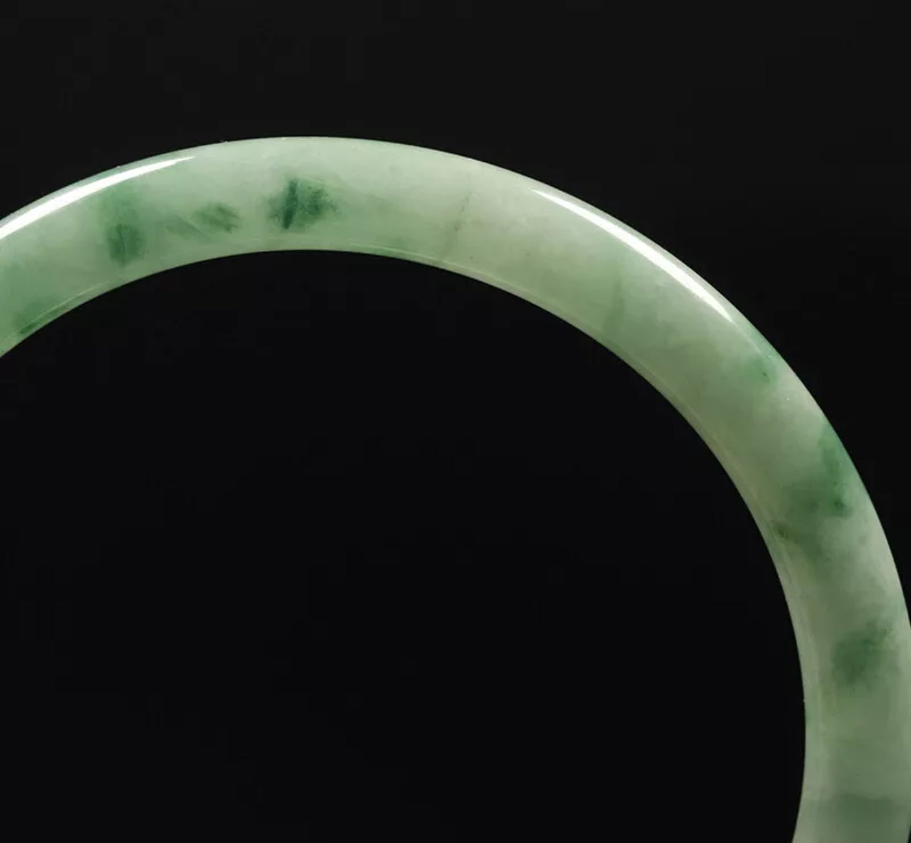 VINTAGE Medium Jadeite Green/White Jade Bangle Size 59mm Round Princess Cut Size 59mm G123 - JazzyJewelbyAmina
