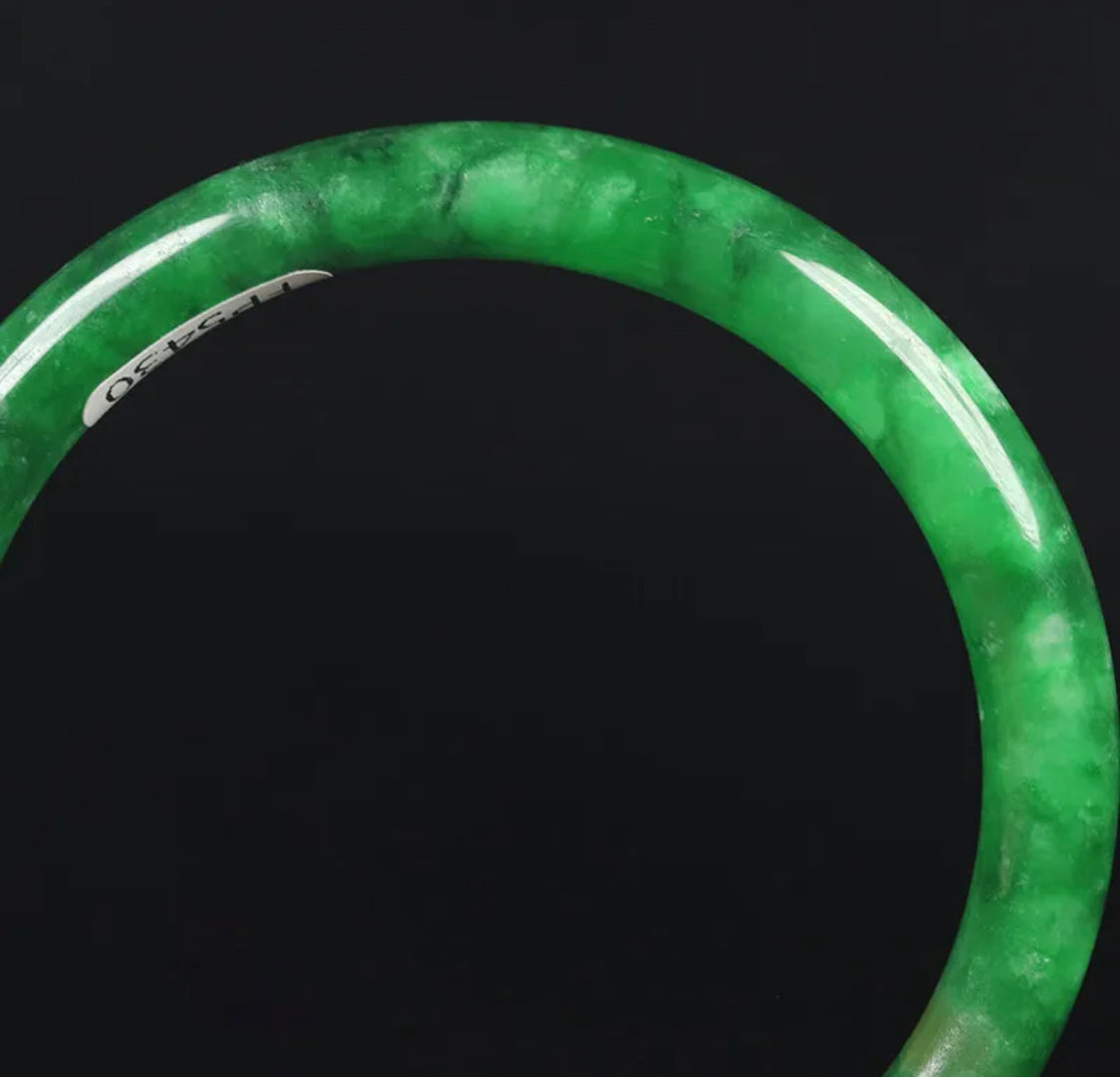 VINTAGE XS Jadeite Green Jade Bangle Size 53mm J913 - JazzyJewelbyAmina