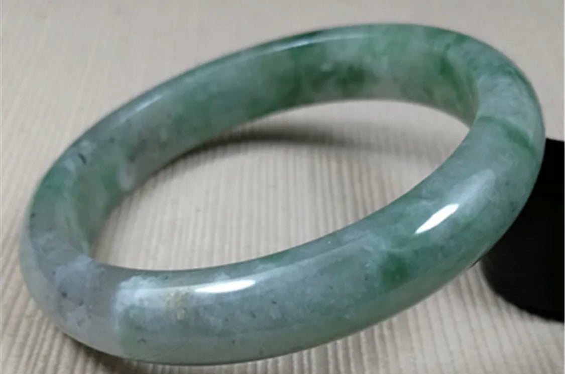 VINTAGE Large Jadeite Green Jade Bangle Size 62mm S80 - JazzyJewelbyAmina