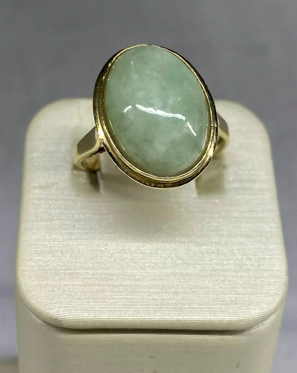 VINTAGE Jade 14K Solid Gold Oval Cabochon Ring Size 5 - JazzyJewelbyAmina
