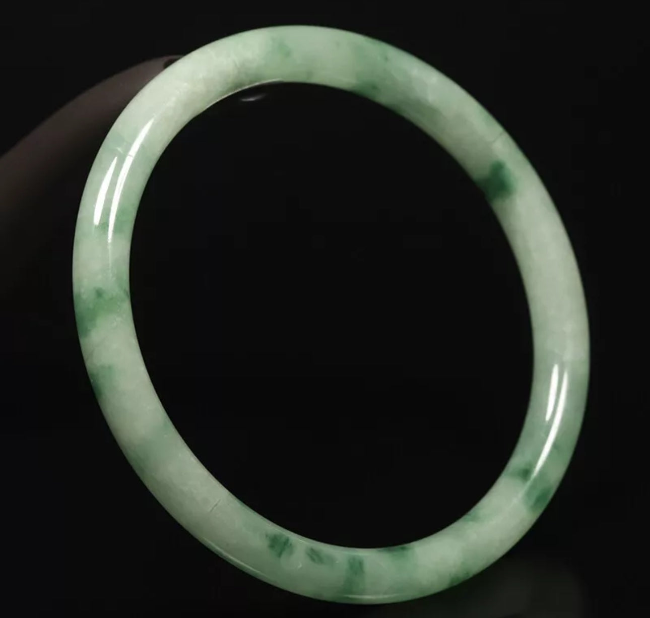 VINTAGE Medium Jadeite Green/White Jade Bangle Size 59mm Round Princess Cut Size 59mm G123 - JazzyJewelbyAmina