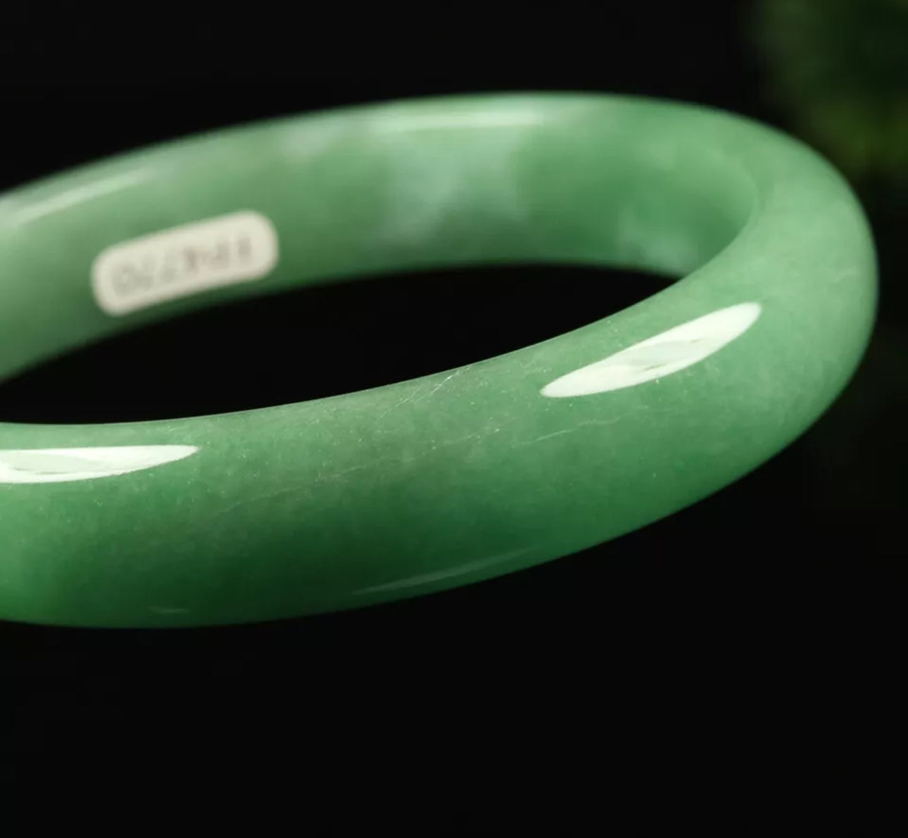 VINTAGE XL Jadeite Green Jade Bangle Size 64mm S593 - JazzyJewelbyAmina