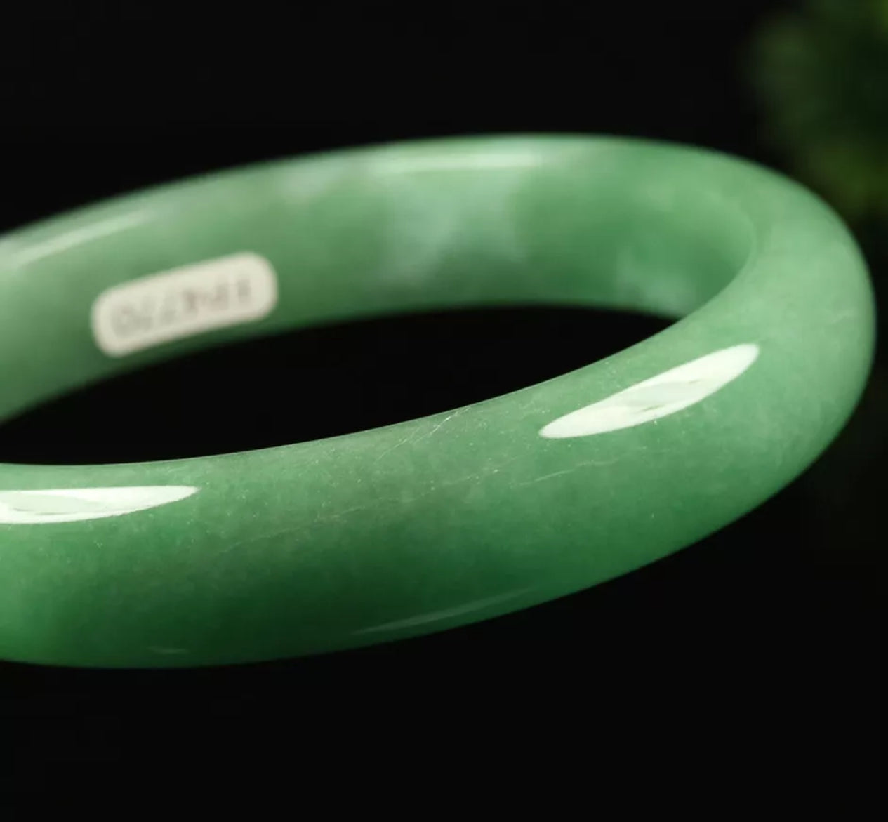 VINTAGE XL Jadeite Green Jade Bangle Size 64mm S593 - JazzyJewelbyAmina