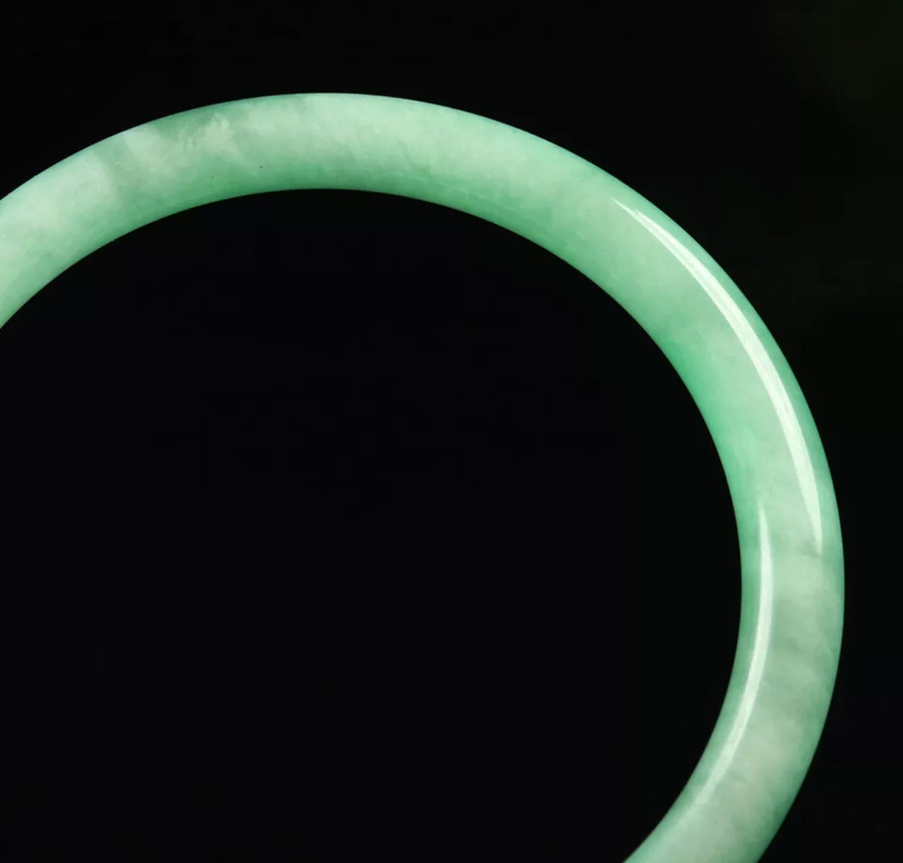 VINTAGE Medium Jadeite Green Jade Bangle Size 58mm Round Princess Cut Bright Apple Green O789 - JazzyJewelbyAmina