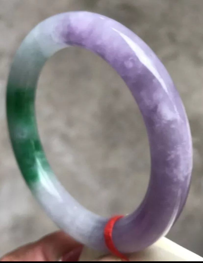 VINTAGE Large Jadeite Green/Lavender/White Jade Bangle Size 60mm Round Princess Cut D992 - JazzyJewelbyAmina