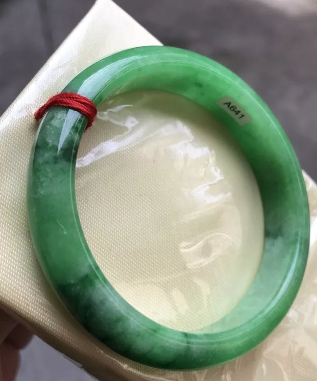 VINTAGE Medium Jadeite Green Jade Bangle Size 59mm Emerald Green D641 - JazzyJewelbyAmina