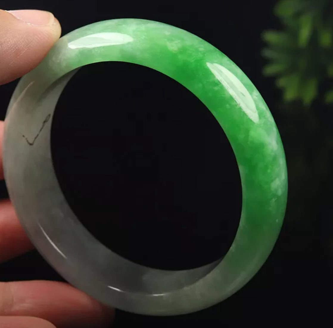 VINTAGE Medium Jadeite Green/Faint Lavender Jade Bangle Size 59mm N523 - JazzyJewelbyAmina