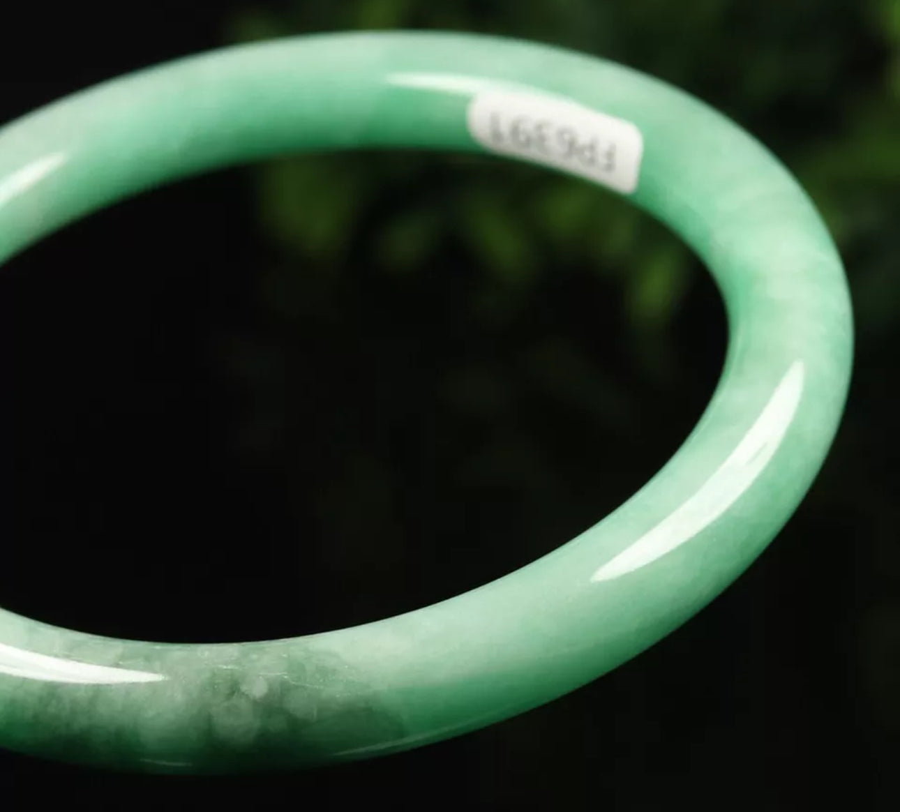 VINTAGE Medium Jadeite Green Jade Bangle Size 58mm Round Princess Thin Cut J835 - JazzyJewelbyAmina
