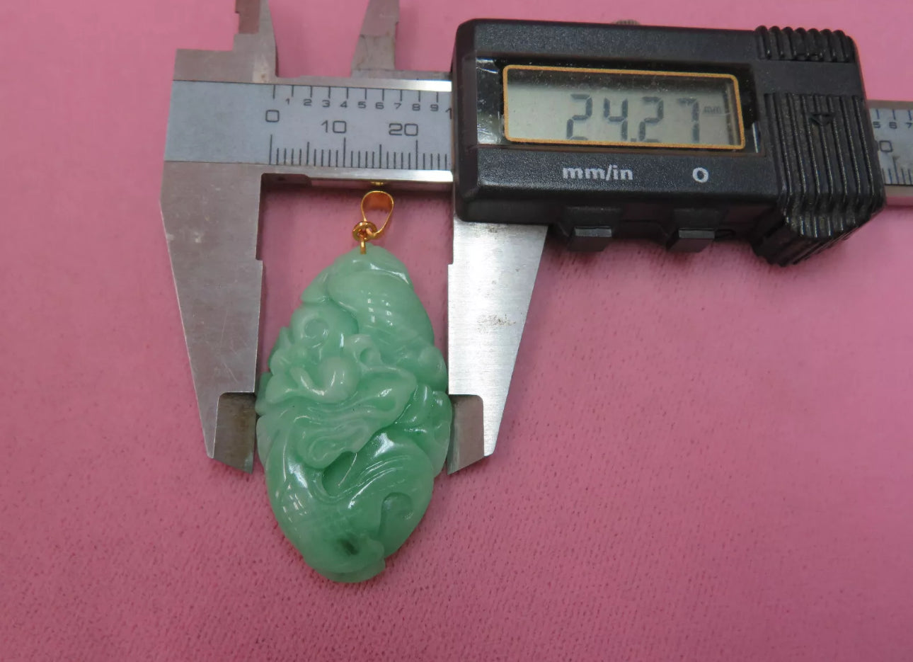 VINTAGE Jadeite Green Jade Pendant Handcarved Dragon 14k Yellow Gold (585 stamped) M319 - JazzyJewelbyAmina