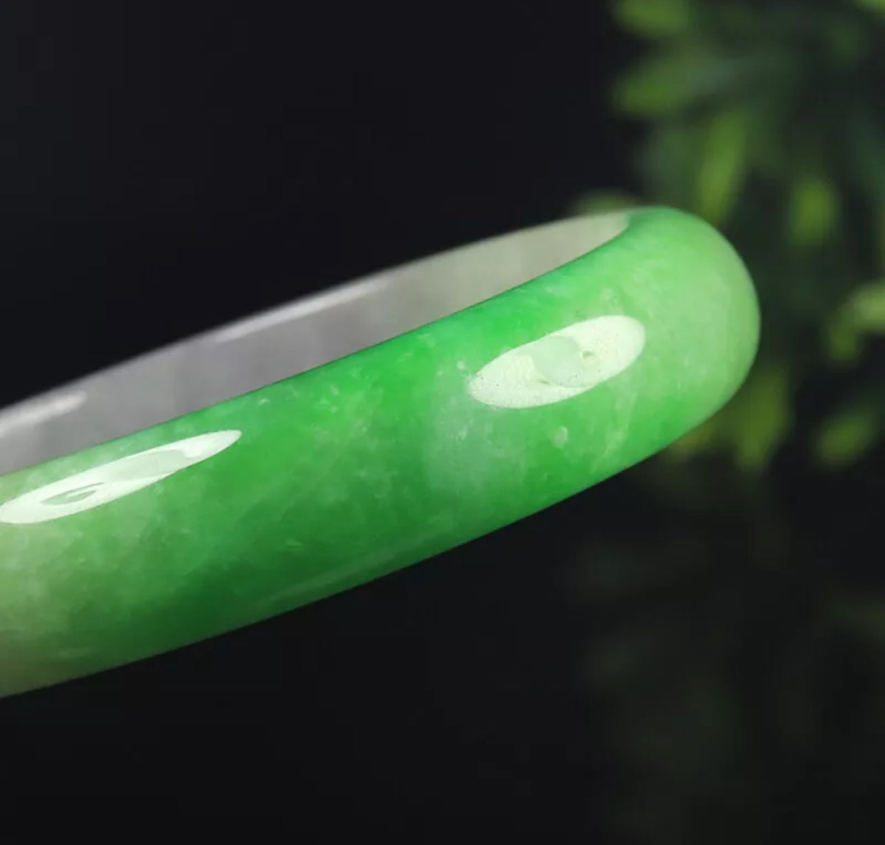 VINTAGE Small Jadeite Light Lavender Jade Bangle Size 56mm Unique Jade Piece! A519 - JazzyJewelbyAmina