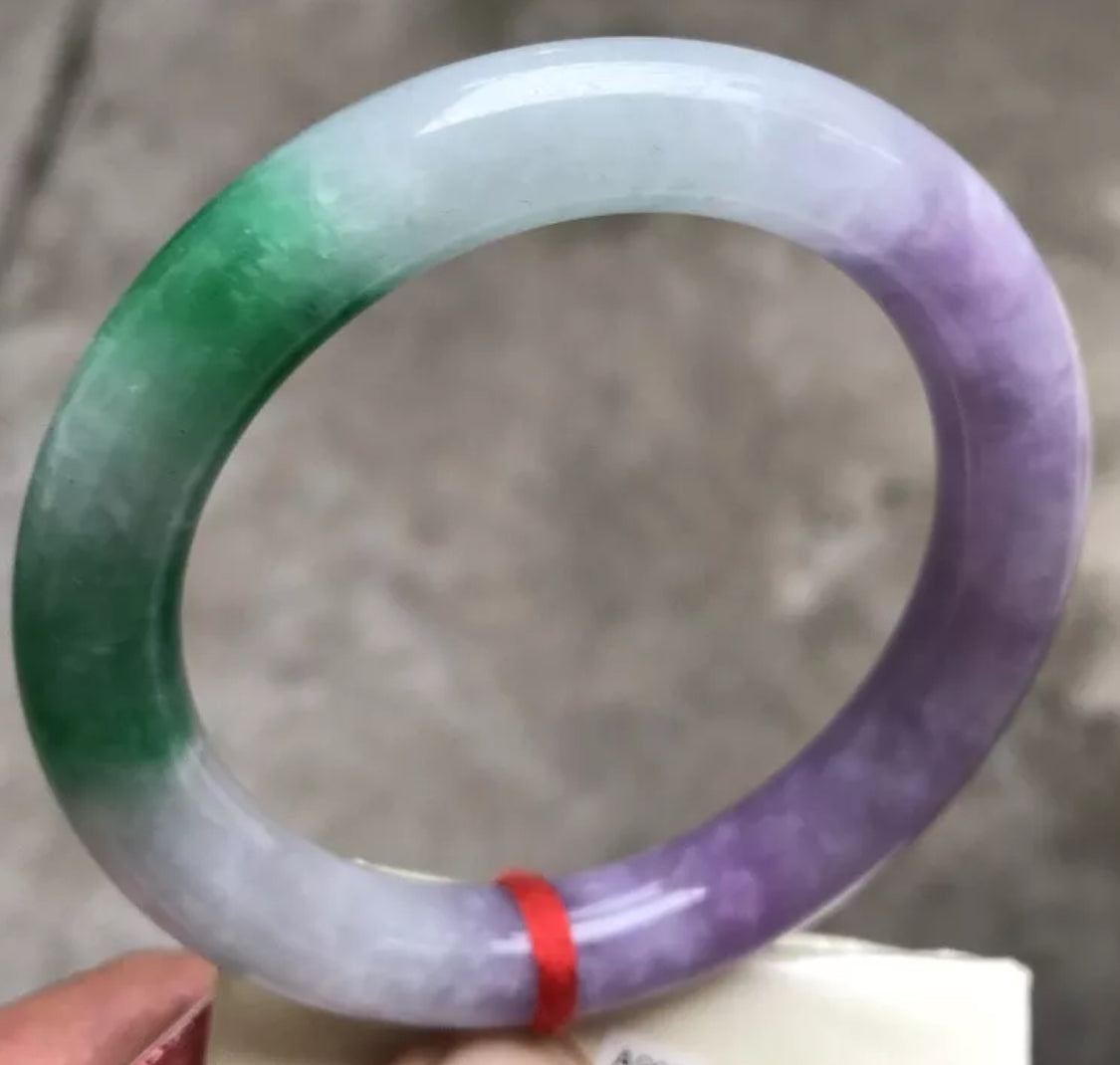 VINTAGE Large Jadeite Green/Lavender/White Jade Bangle Size 60mm Round Princess Cut D992 - JazzyJewelbyAmina