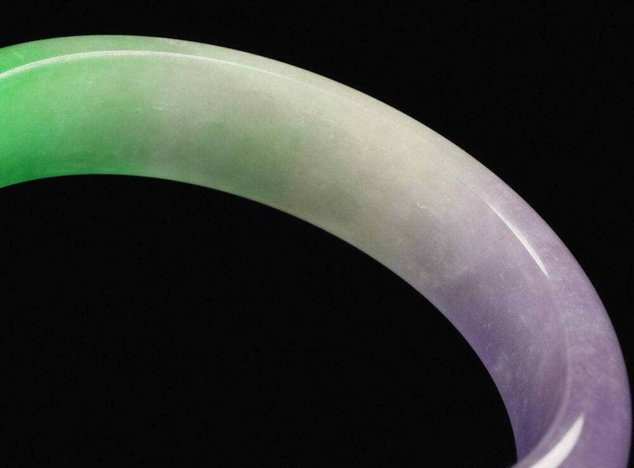 VINTAGE Medium Jadeite Green/Lavender Jade Bangle Size 59 MM G268 - JazzyJewelbyAmina