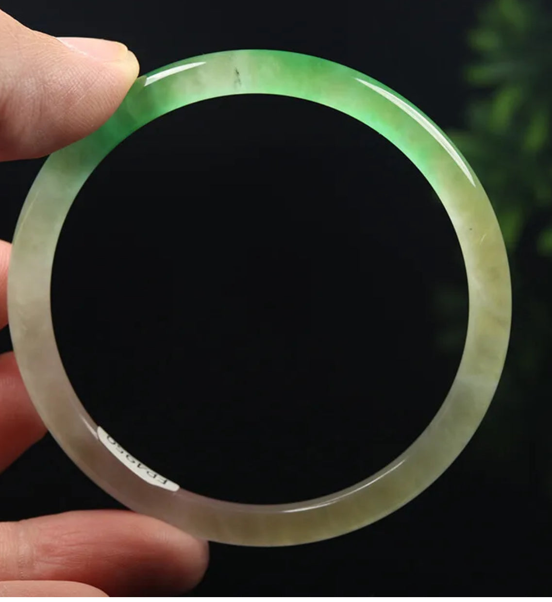 VINTAGE Large Jadeite Green/Lavender Jade Bangle Size 61mm Round Princess Thin Cut M953 - JazzyJewelbyAmina