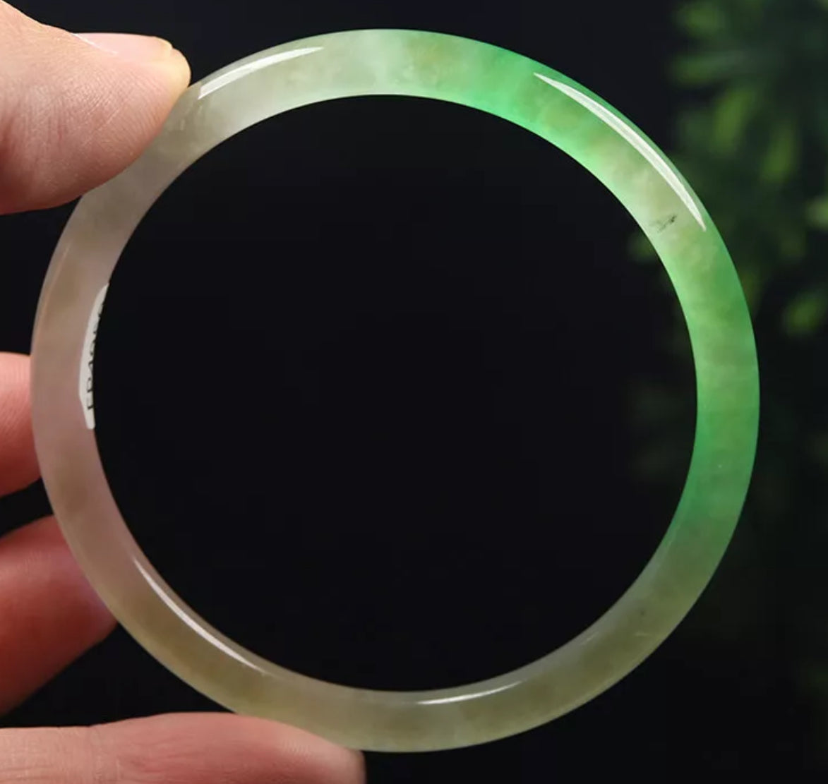 VINTAGE Large Jadeite Green/Lavender Jade Bangle Size 61mm Round Princess Thin Cut M953 - JazzyJewelbyAmina