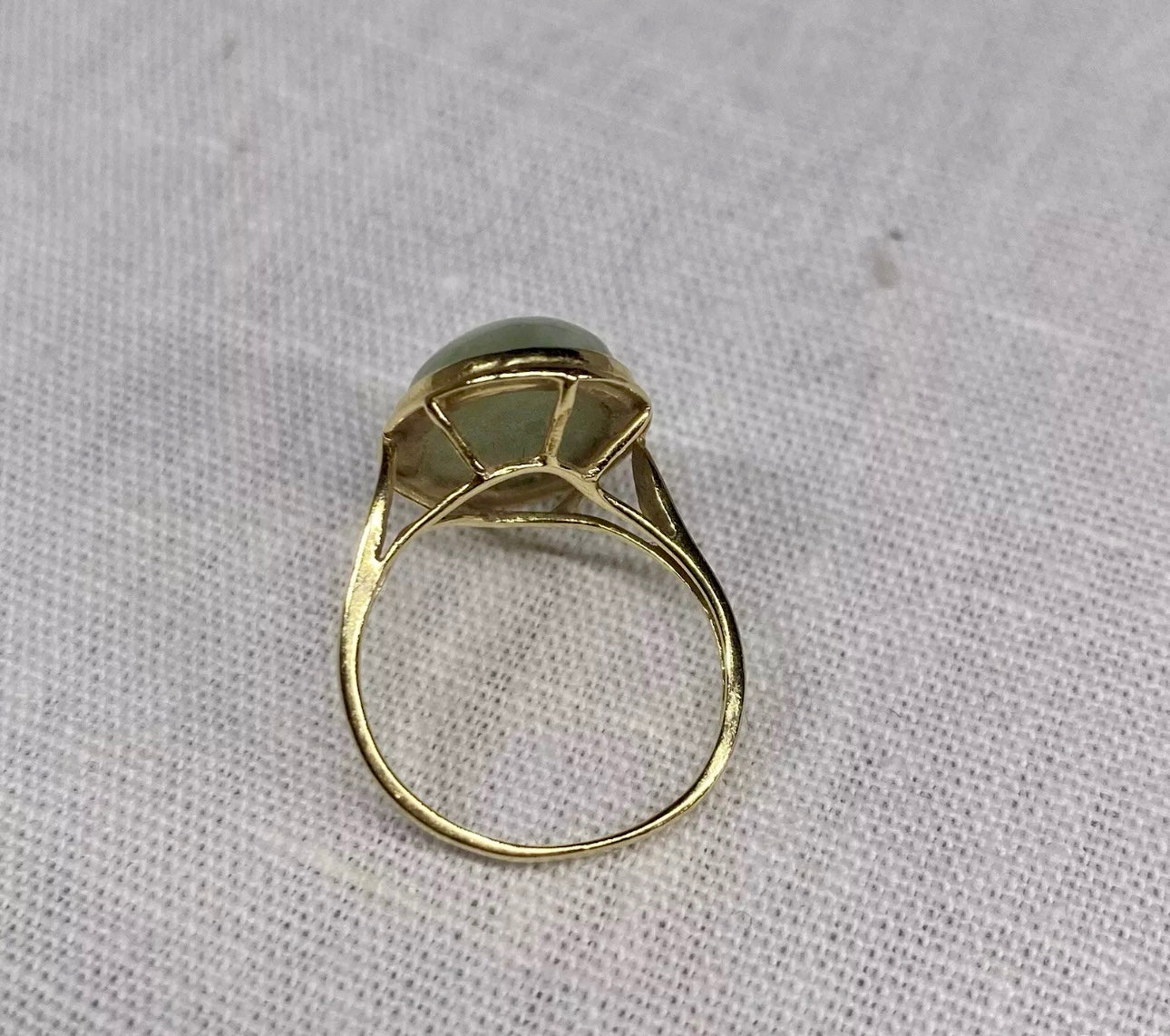 VINTAGE Jade 14K Solid Gold Oval Cabochon Ring Size 5 - JazzyJewelbyAmina