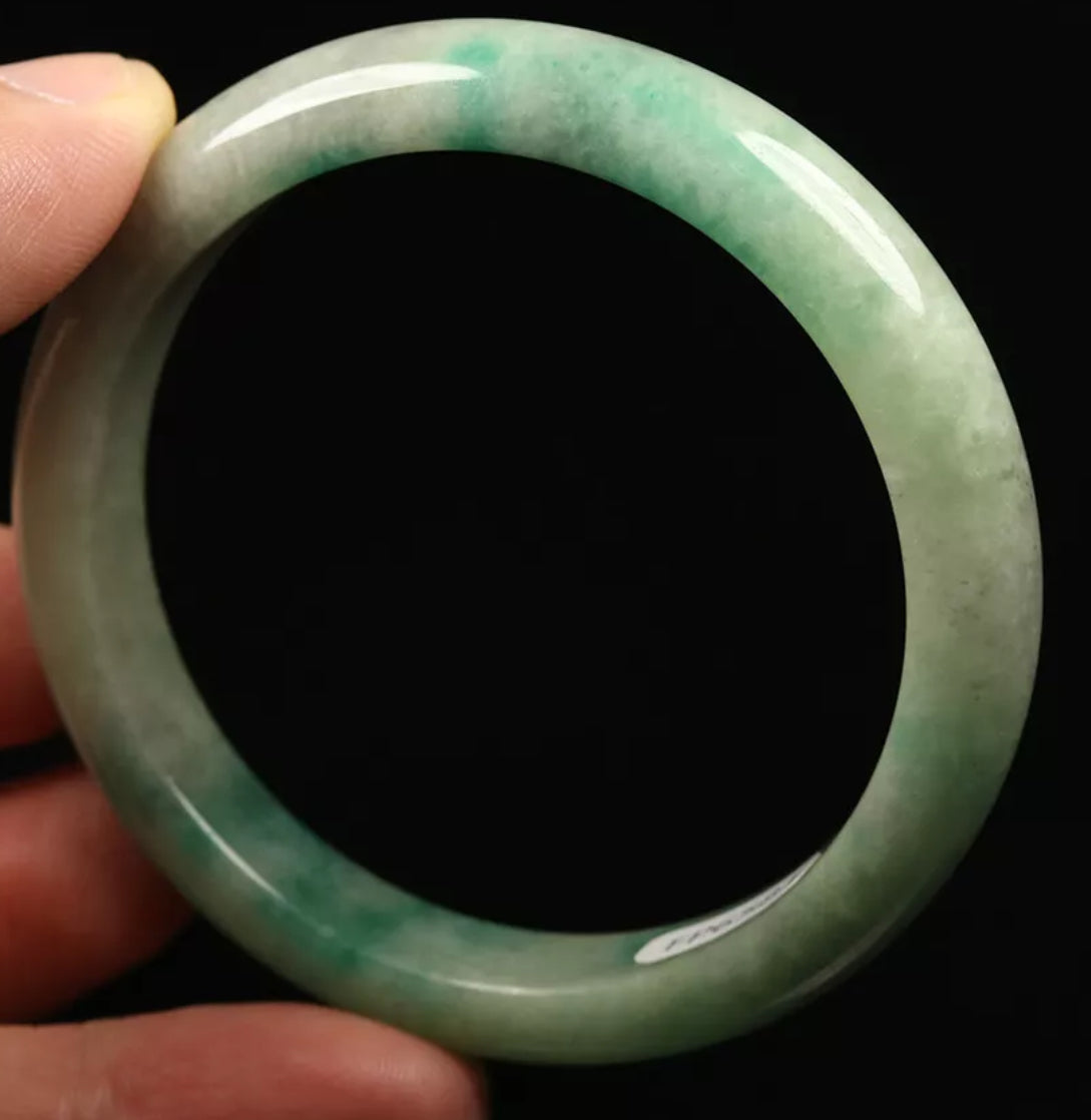VINTAGE Small Jadeite Green/White Jade Bangle Size 56mm O581 - JazzyJewelbyAmina