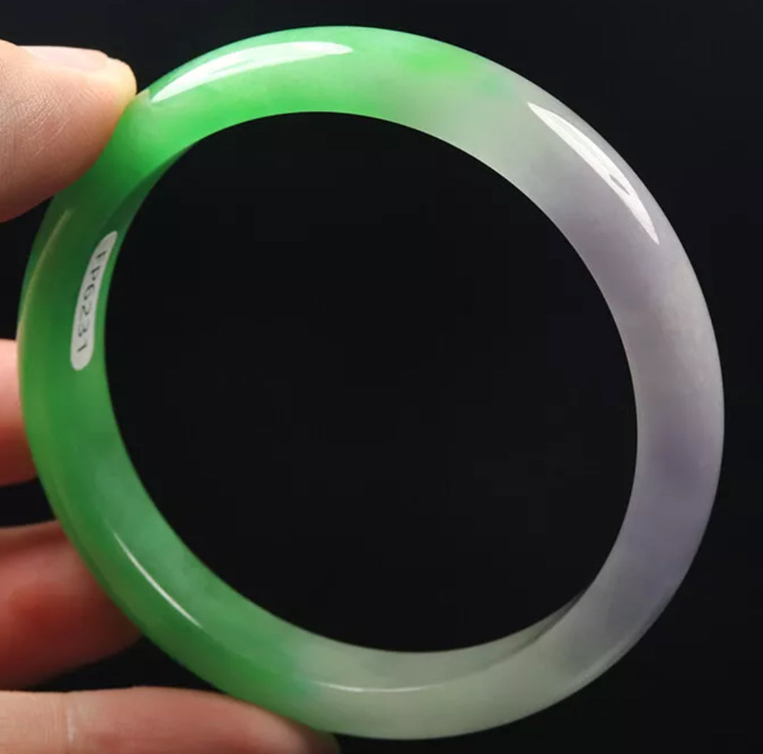 VINTAGE Medium Jadeite Green/Lavender Jade Bangle Size 58mm U515 - JazzyJewelbyAmina