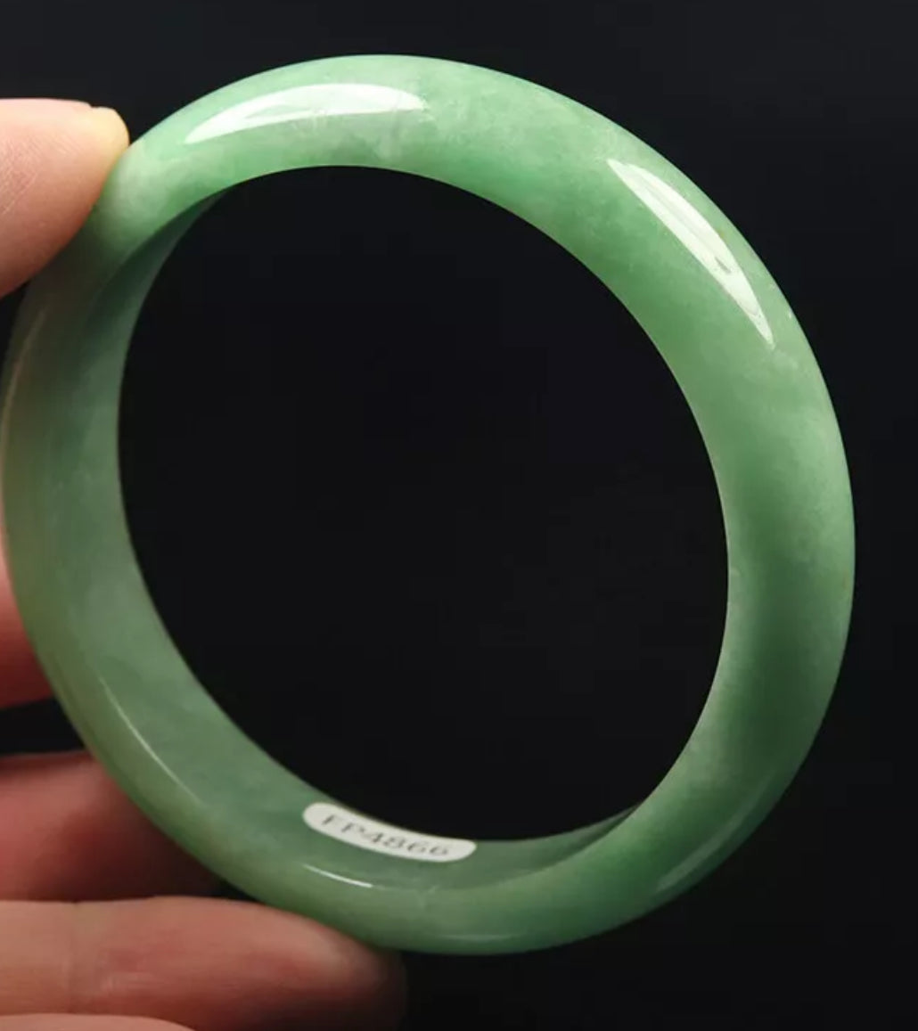VINTAGE Large Jadeite Green Jade Bangle Size 60mm Y785 - JazzyJewelbyAmina
