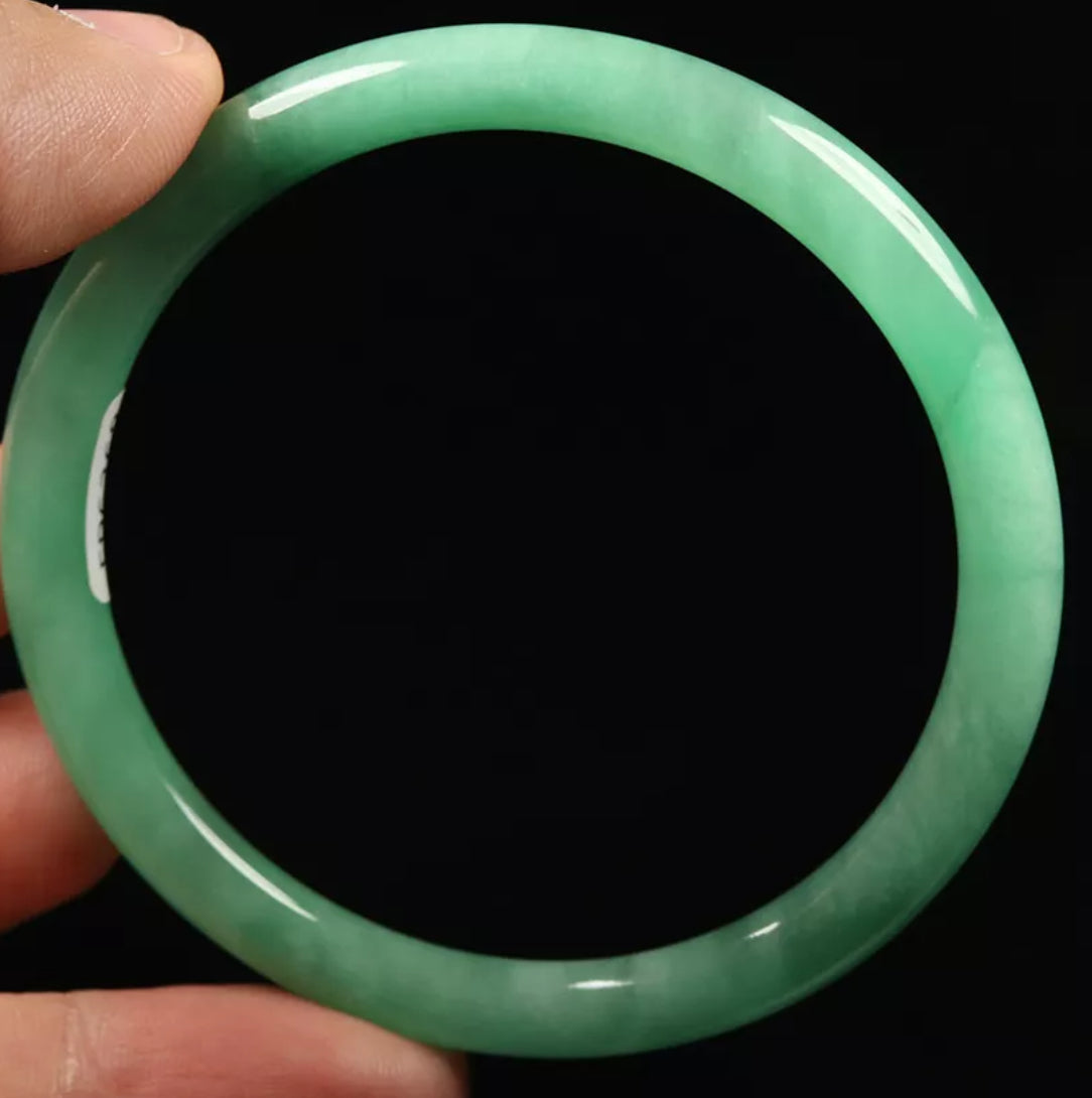 VINTAGE Medium Jadeite Green Jade Bangle Size 58mm Round Princess Cut Bright Apple Green O789 - JazzyJewelbyAmina